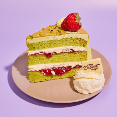 Strawberry & Pistachio Cake